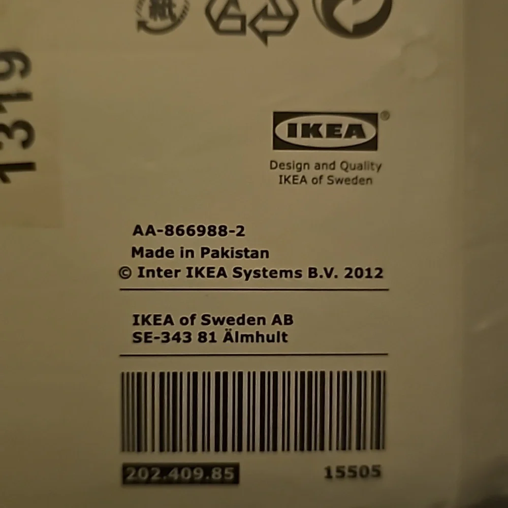 Ikea twin size duvet set.